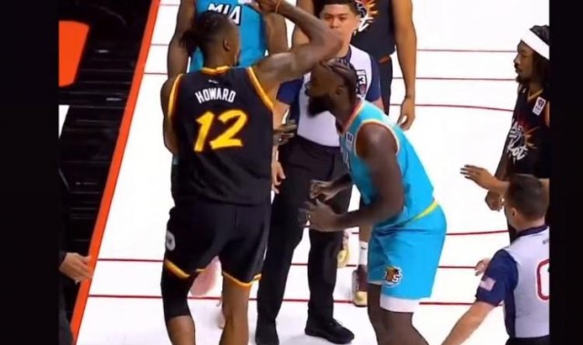 素材来了！！霍华德和史蒂芬森上演抱摔冲突 奥尼尔转发