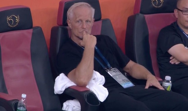 安德森：升班马想客胜卫冕冠军很难，半场因伤病被迫换人