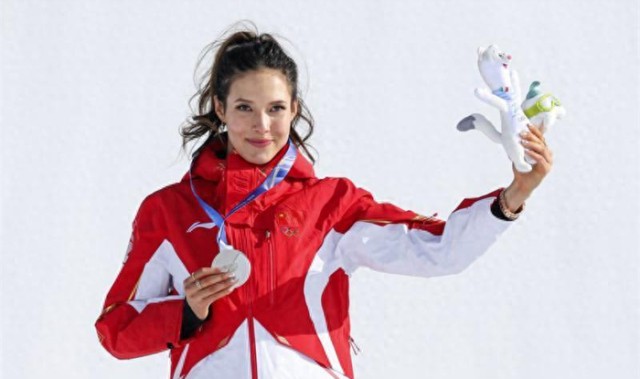 星空体育中国-谷爱凌的金牌背后：缺席的父亲与到场的力量|冬奥会|北京首钢|谷燕|米兰冬奥会|教育_新浪体育_新浪新闻