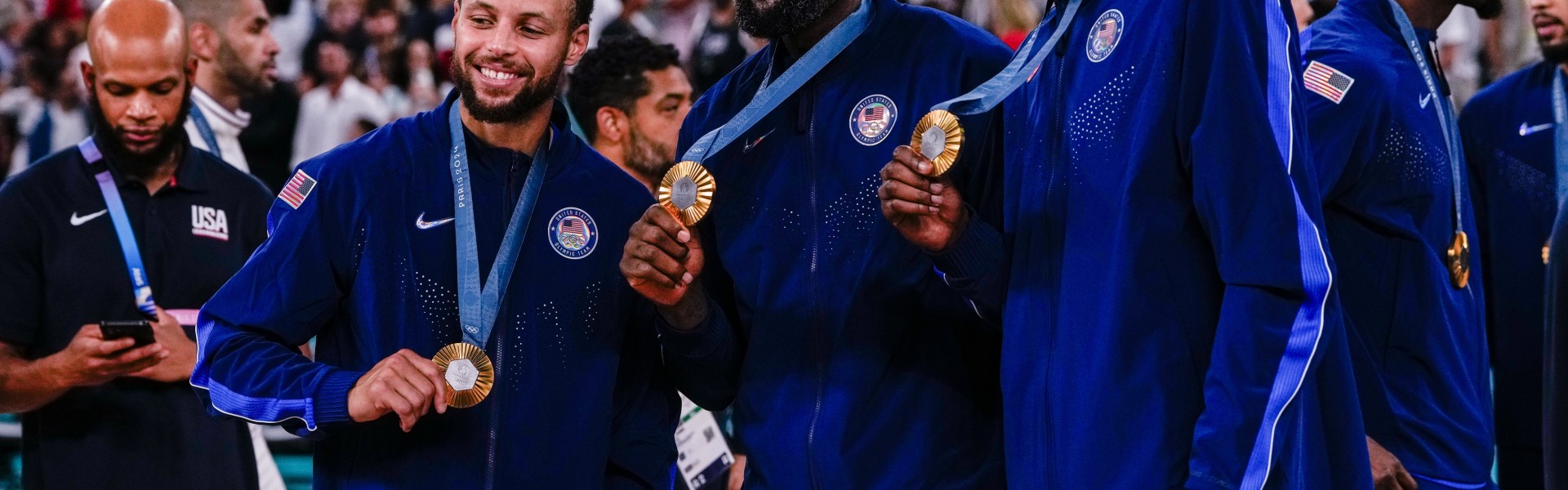 美记：现役75大退役后大概率都能进名人堂 詹杜库登威 炮字眉卡表