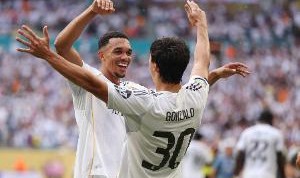 库尔图瓦：阿诺德的任意球和角球高一档 我没见过比他脚法好的人