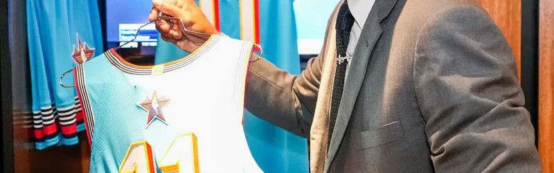 星味十足！独行侠官媒晒出欧文历年全明星照片合集