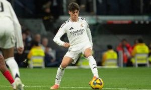 星空体育官网下载入口-马卡称赞居勒尔：表现全面越趋成熟，他是解决中场问题的关键