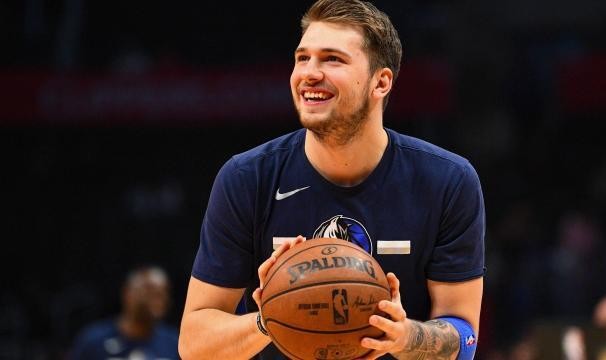 星空体育官网-东契奇下滑令人意外 身材失控导致打法变懒？