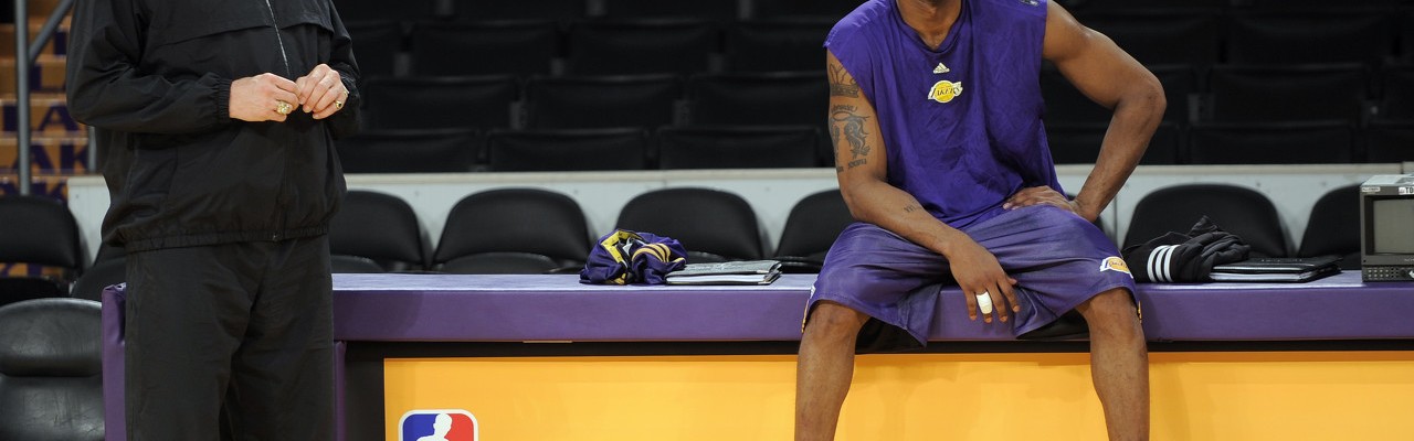 吉姆-杰克逊：06科比不满教练放任帕克乱打  所以不出手抗议🤔