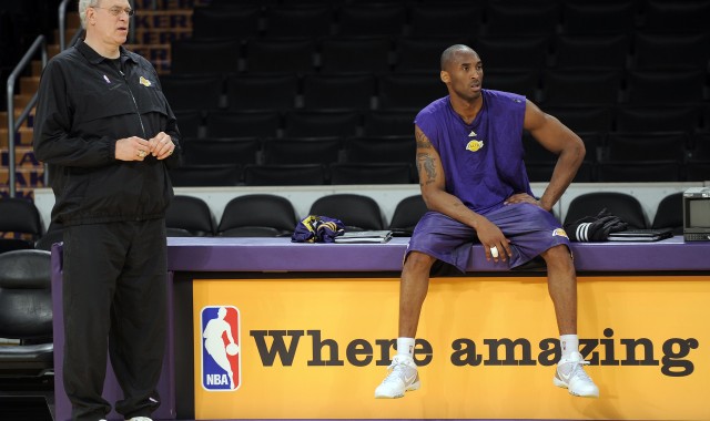 吉姆-杰克逊：06科比不满教练放任帕克乱打  所以不出手抗议🤔